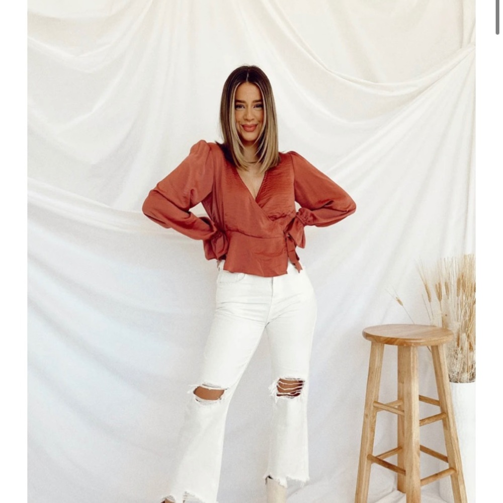 Adorable Vestique top!